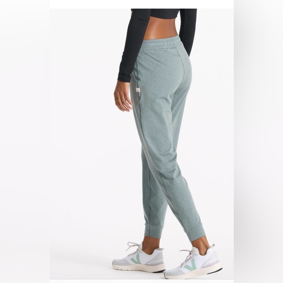 Vuori Performance Jogger Dreamknit Stormy Heather Blue Women’s - Picture 3 of 8